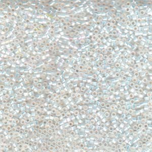 Miyuki Delica Perlen 2,2mm DBM0222 transparent Rainbow White Opal 7,2 Gr.