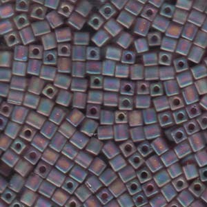 Miyuki Würfel Perlen, Cube, Square Beads 1,8mm 0142FR transparent rainbow matt Amethyst 12gr